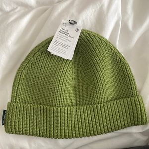 Close-Fit wool blend beanie